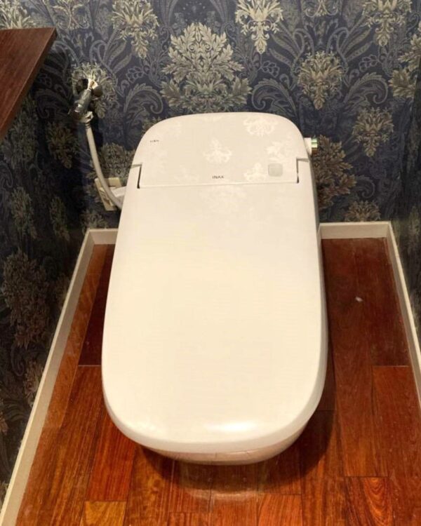 クラシカルなトイレ空間を機能的にリニューアル！